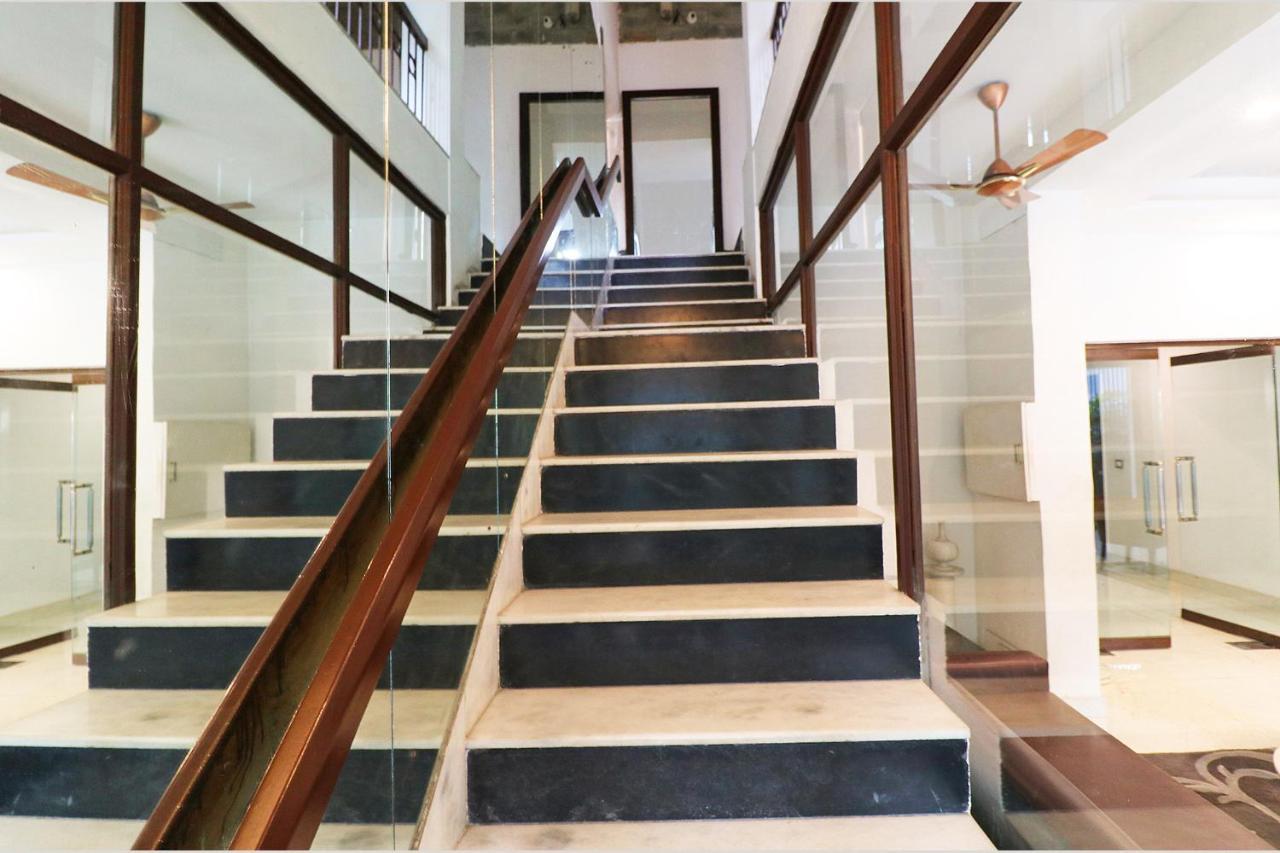 Hotel Bel Morris Нью-Дели Экстерьер фото