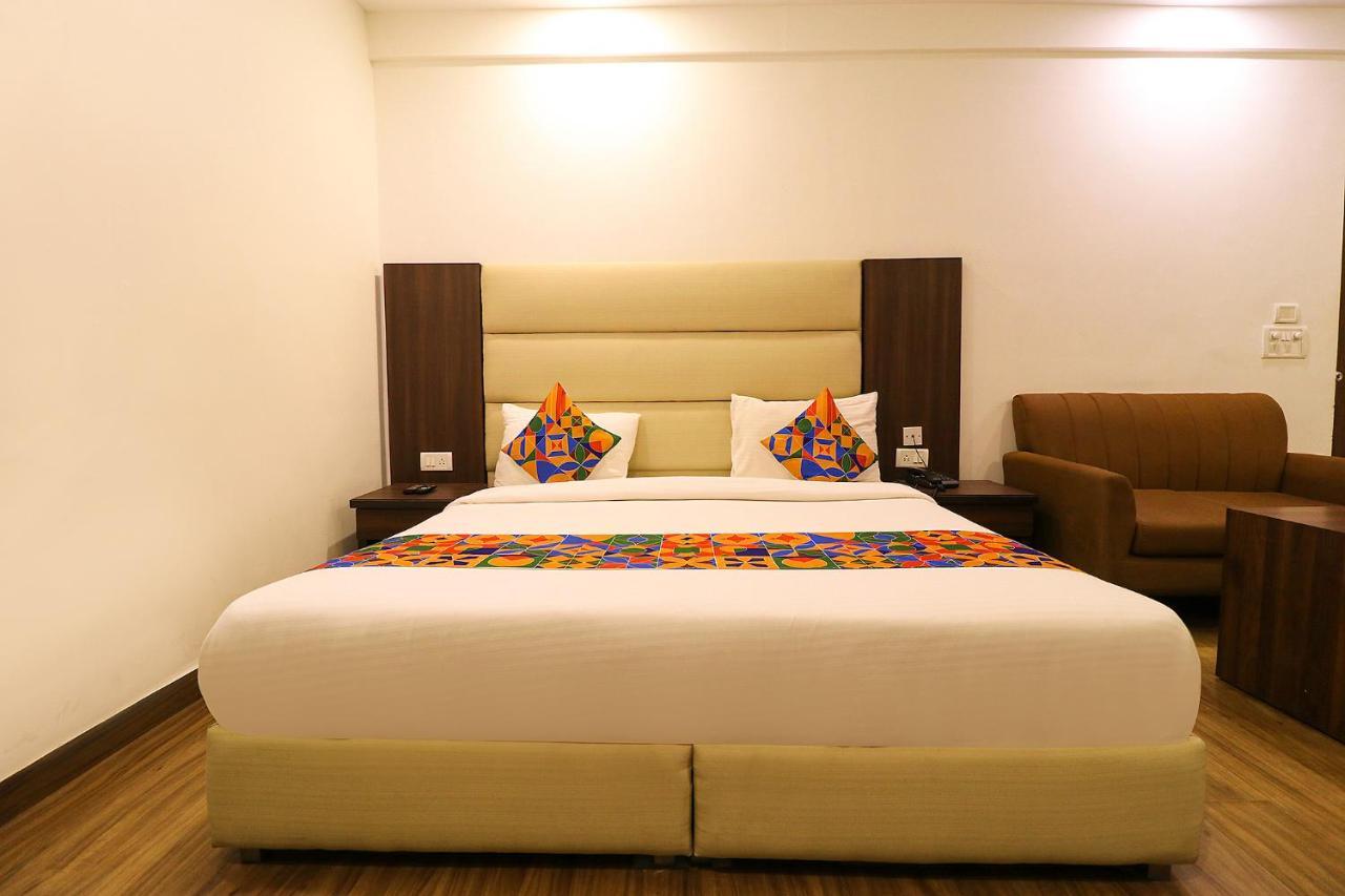 Hotel Bel Morris Нью-Дели Экстерьер фото