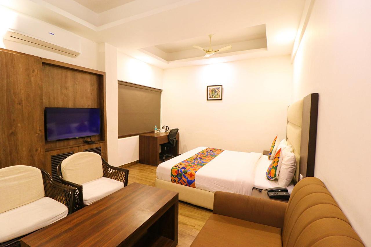 Hotel Bel Morris Нью-Дели Экстерьер фото